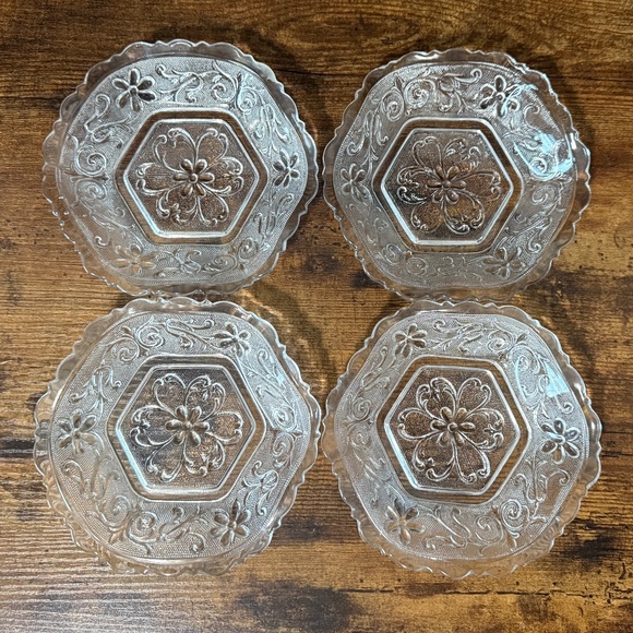 6 Sided Scalloped Clear Glass Serving/Condiments/Candy Dishes (Set of 4) - Picture 1 of 7